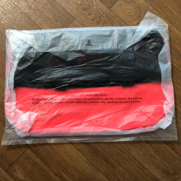 VS PINK Tote- Brand NEW! - Picture 3 of 3